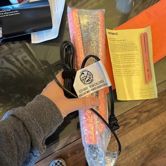 Amika strand perfect flat iron brand new never been used limited edition - Picture 3 of 4